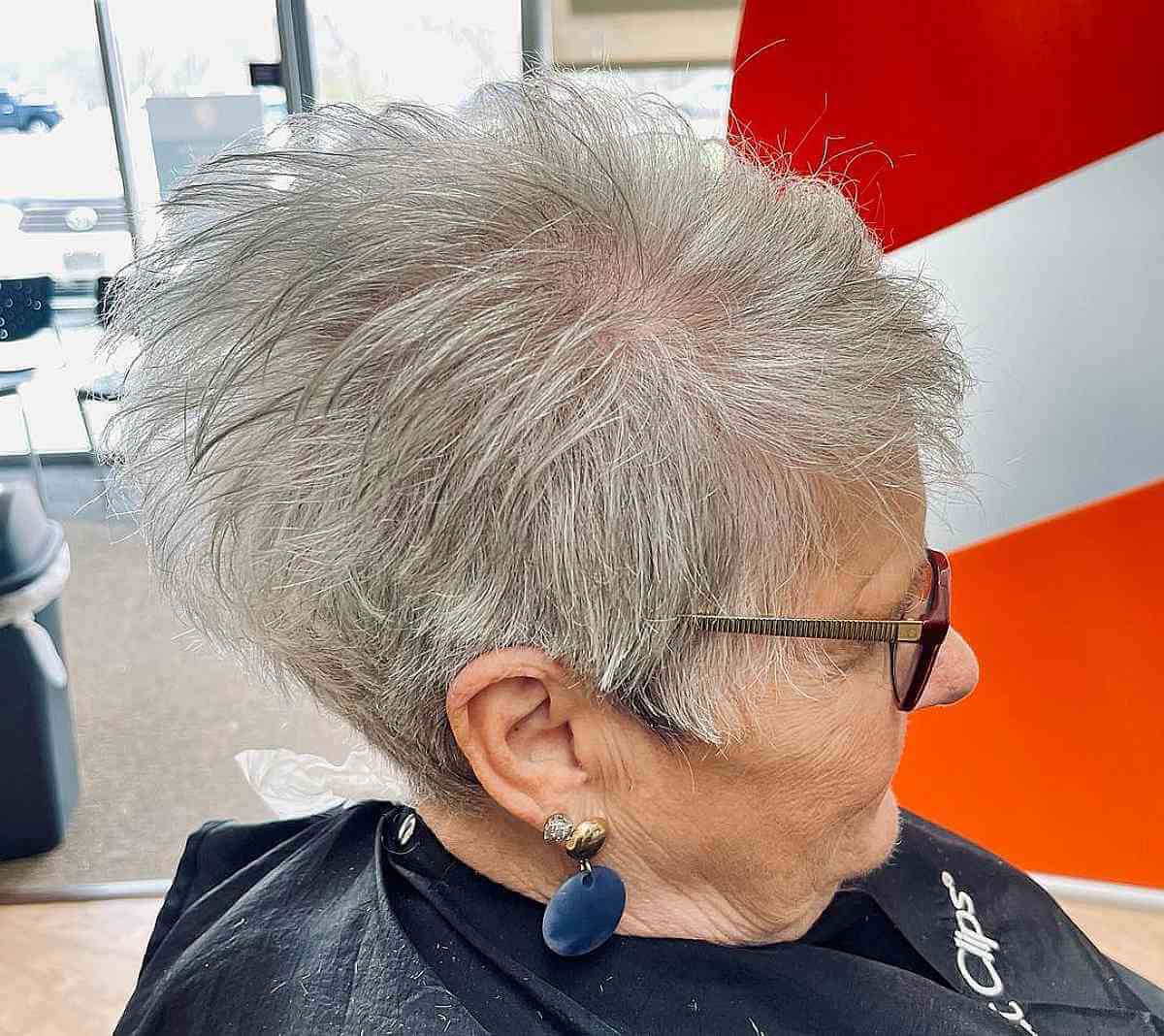 38 Gorgeous Short Hairstyles for Women In Their 60s with Grey Hair