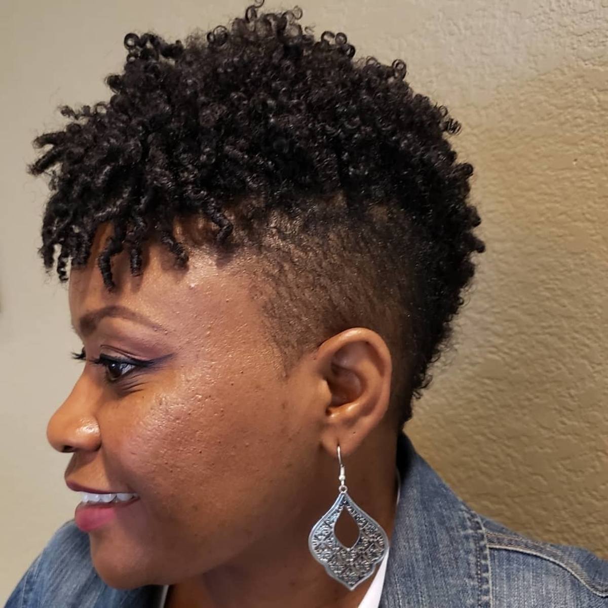 20 Youthful Short Natural Haircuts for Black Women Over 50