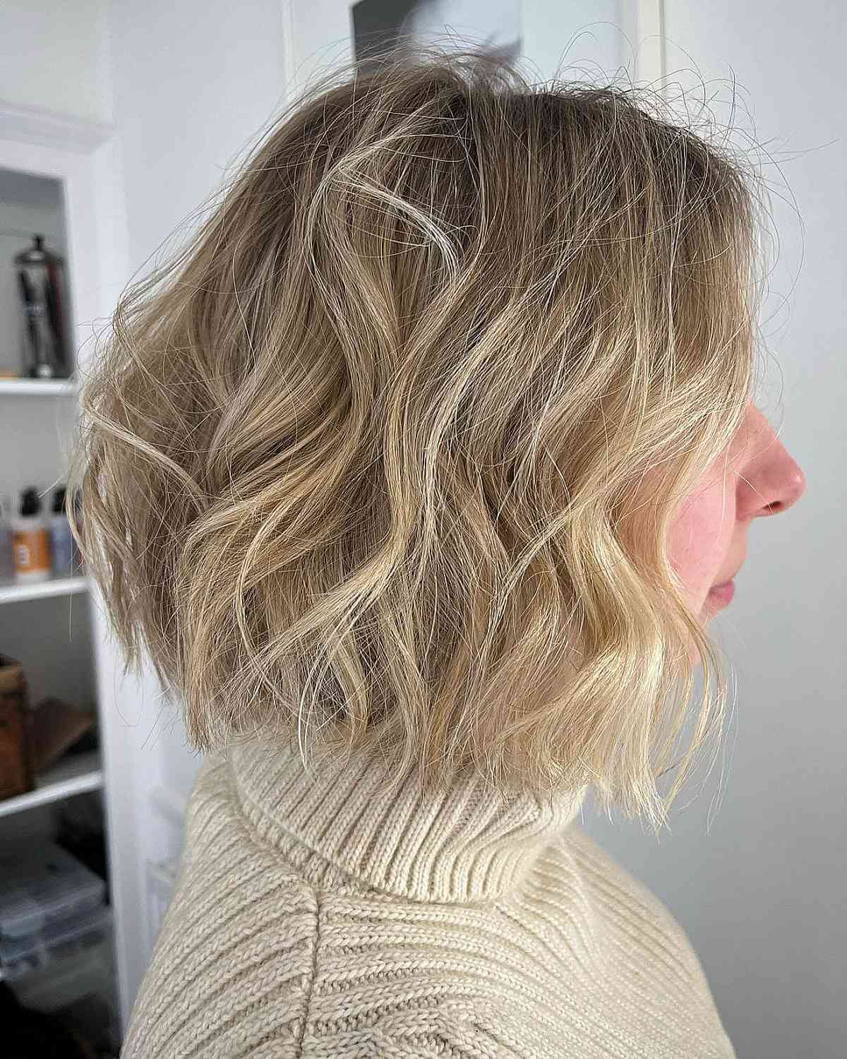 50 Gorgeous Short Wavy Haircuts Trending in 2025