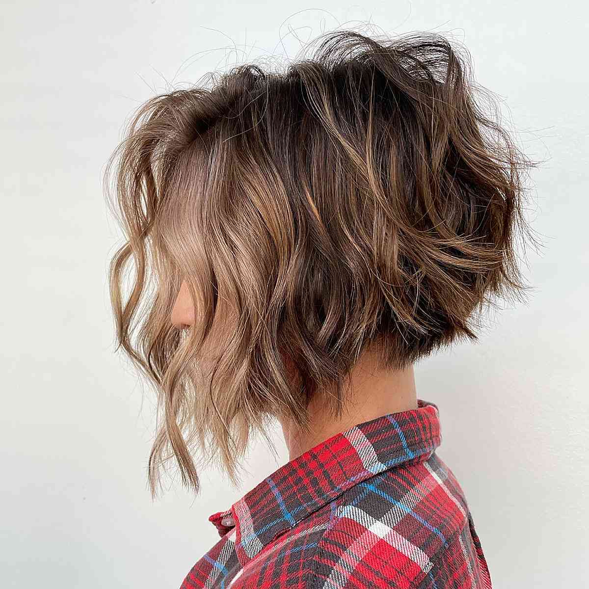 50 Gorgeous Short Wavy Haircuts Trending in 2025