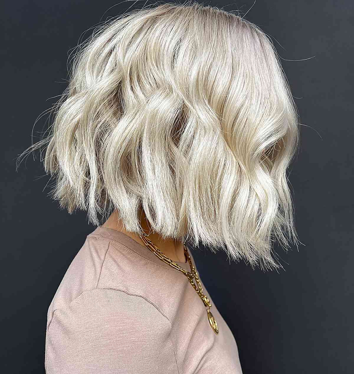 50 Gorgeous Short Wavy Haircuts Trending in 2025