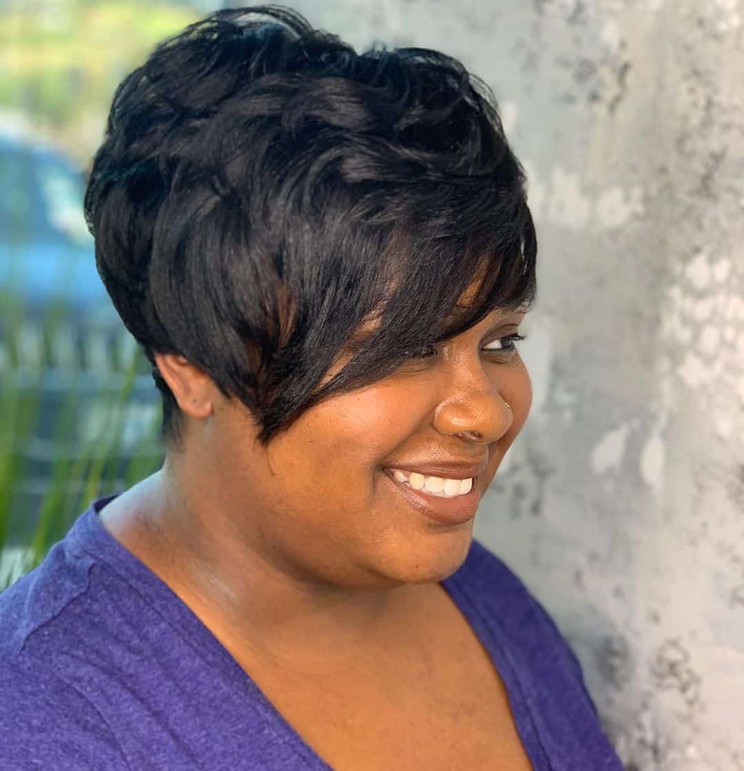 29 Slimming Short Hairstyles for Women Over 50 with Round Faces