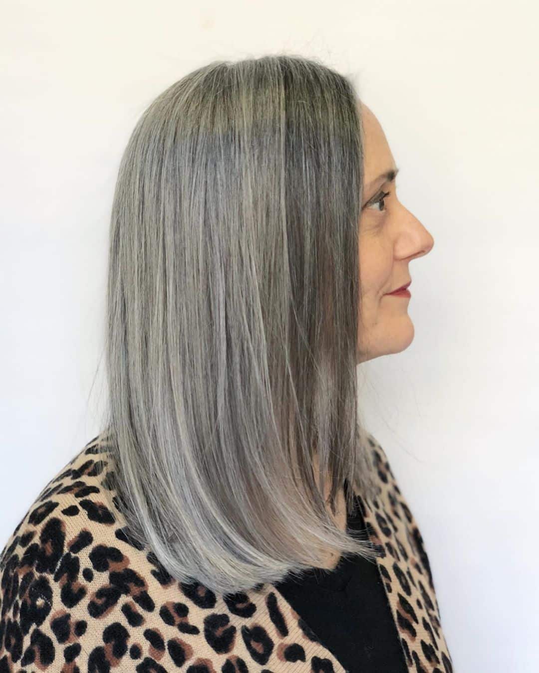 29 Slimming Short Hairstyles for Women Over 50 with Round Faces