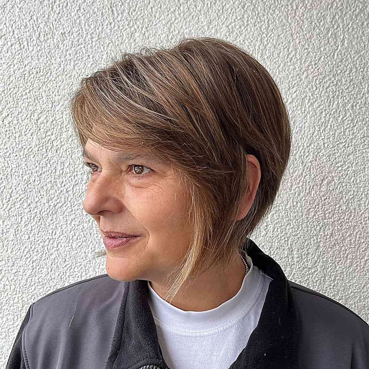 29 Slimming Short Hairstyles for Women Over 50 with Round Faces
