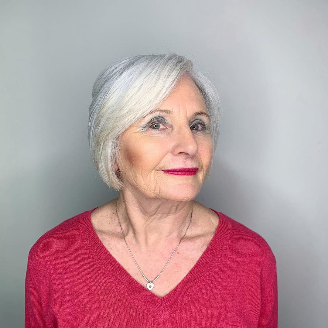 29 Slimming Short Hairstyles for Women Over 50 with Round Faces