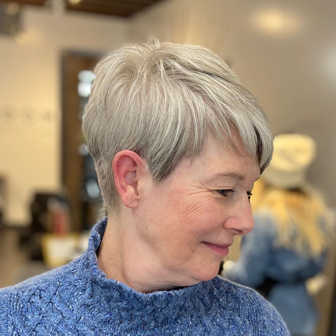 29 Slimming Short Hairstyles for Women Over 50 with Round Faces