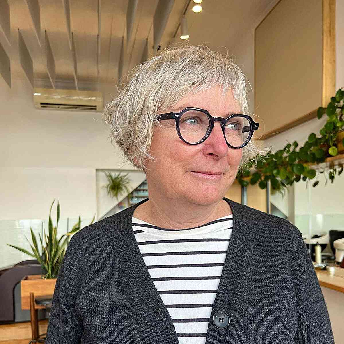 29 Slimming Short Hairstyles for Women Over 50 with Round Faces