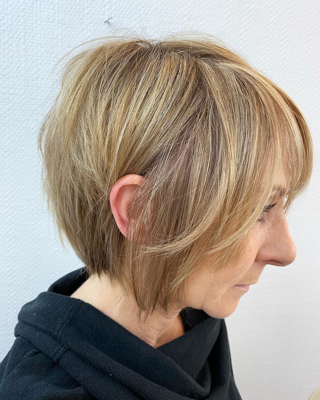 29 Slimming Short Hairstyles for Women Over 50 with Round Faces