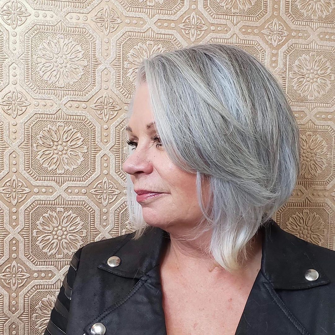 29 Slimming Short Hairstyles for Women Over 50 with Round Faces