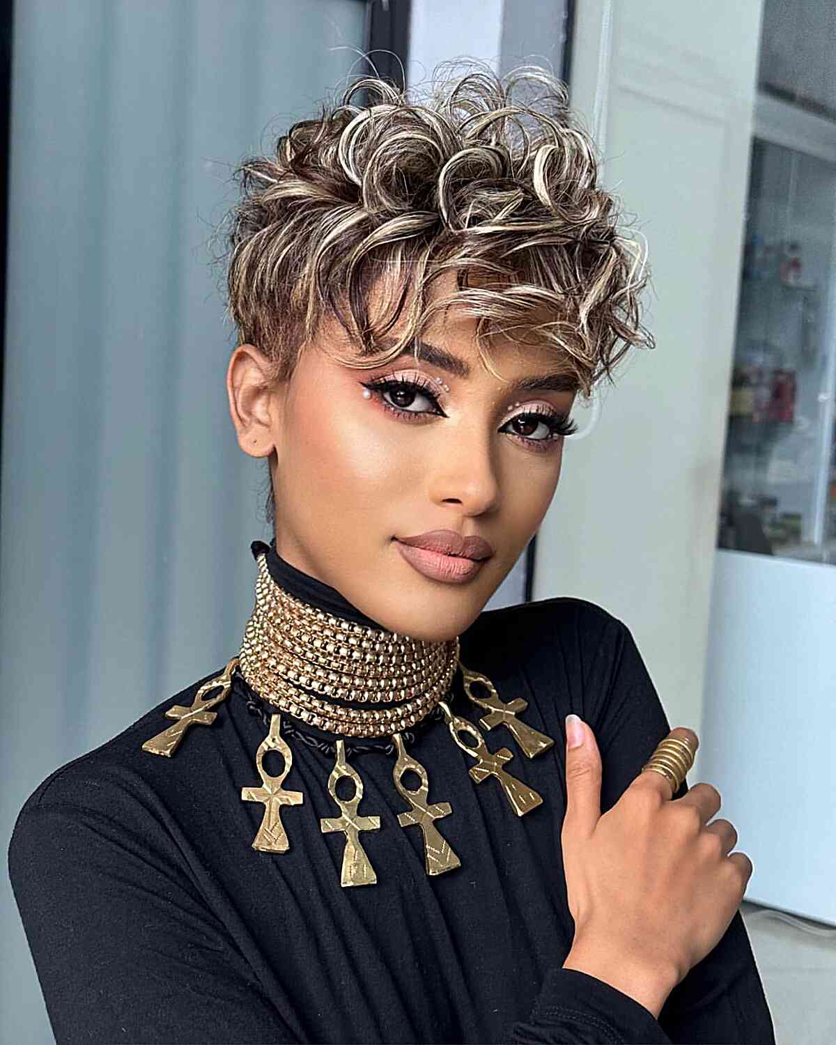 36 Cutest Ways to Get a Pixie Cut with Highlights for a Dimensional Crop