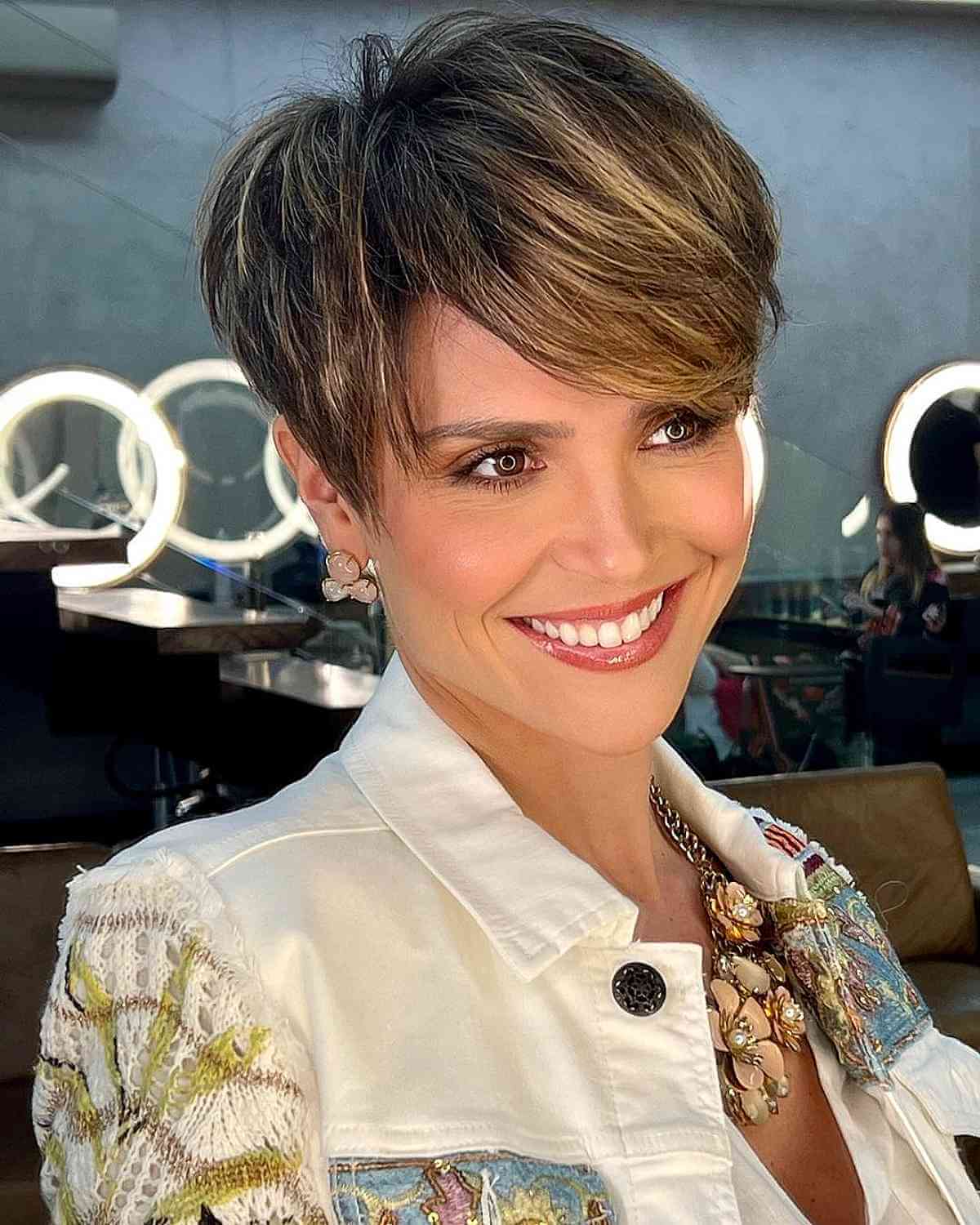36 Cutest Ways to Get a Pixie Cut with Highlights for a Dimensional Crop