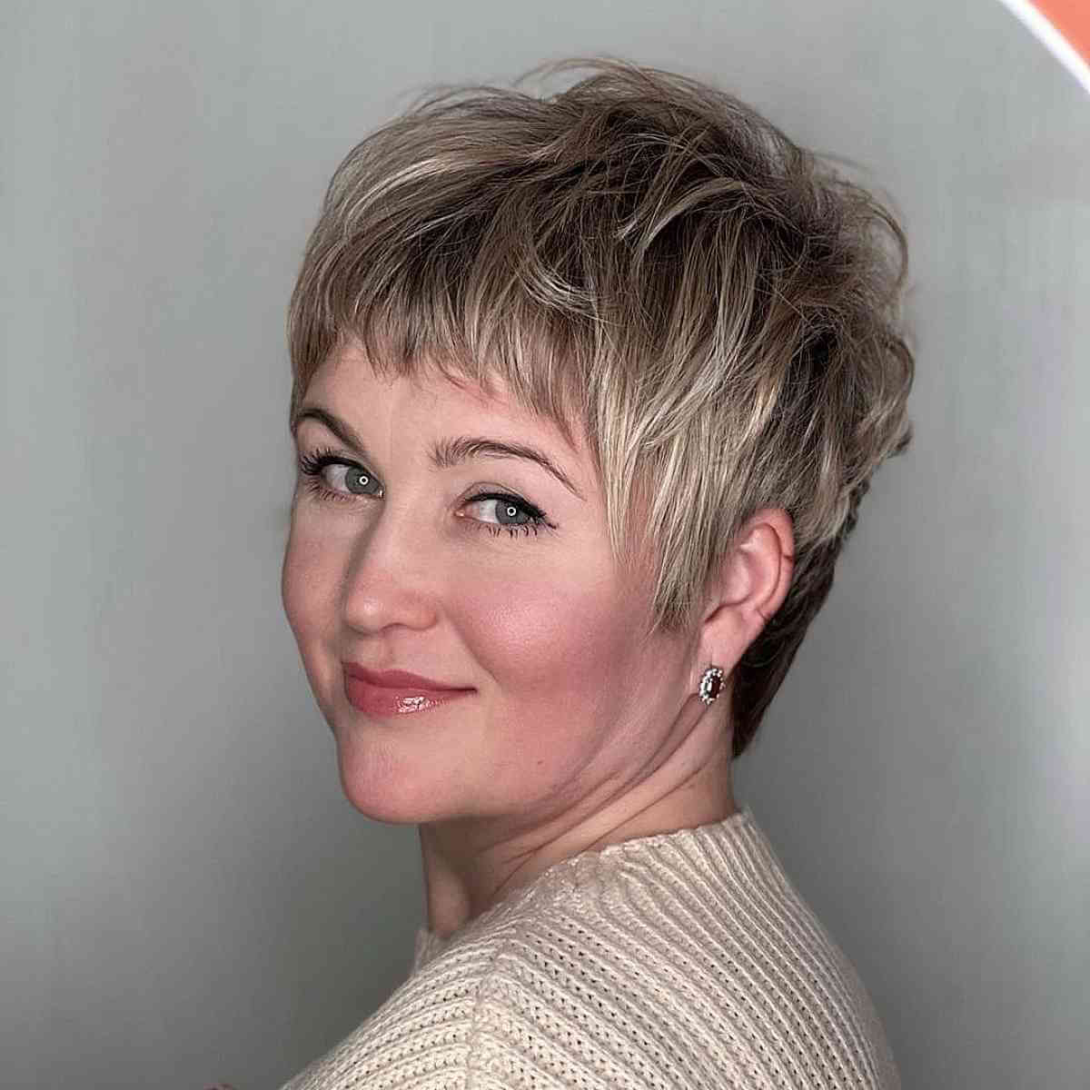 36 Cutest Ways to Get a Pixie Cut with Highlights for a Dimensional Crop