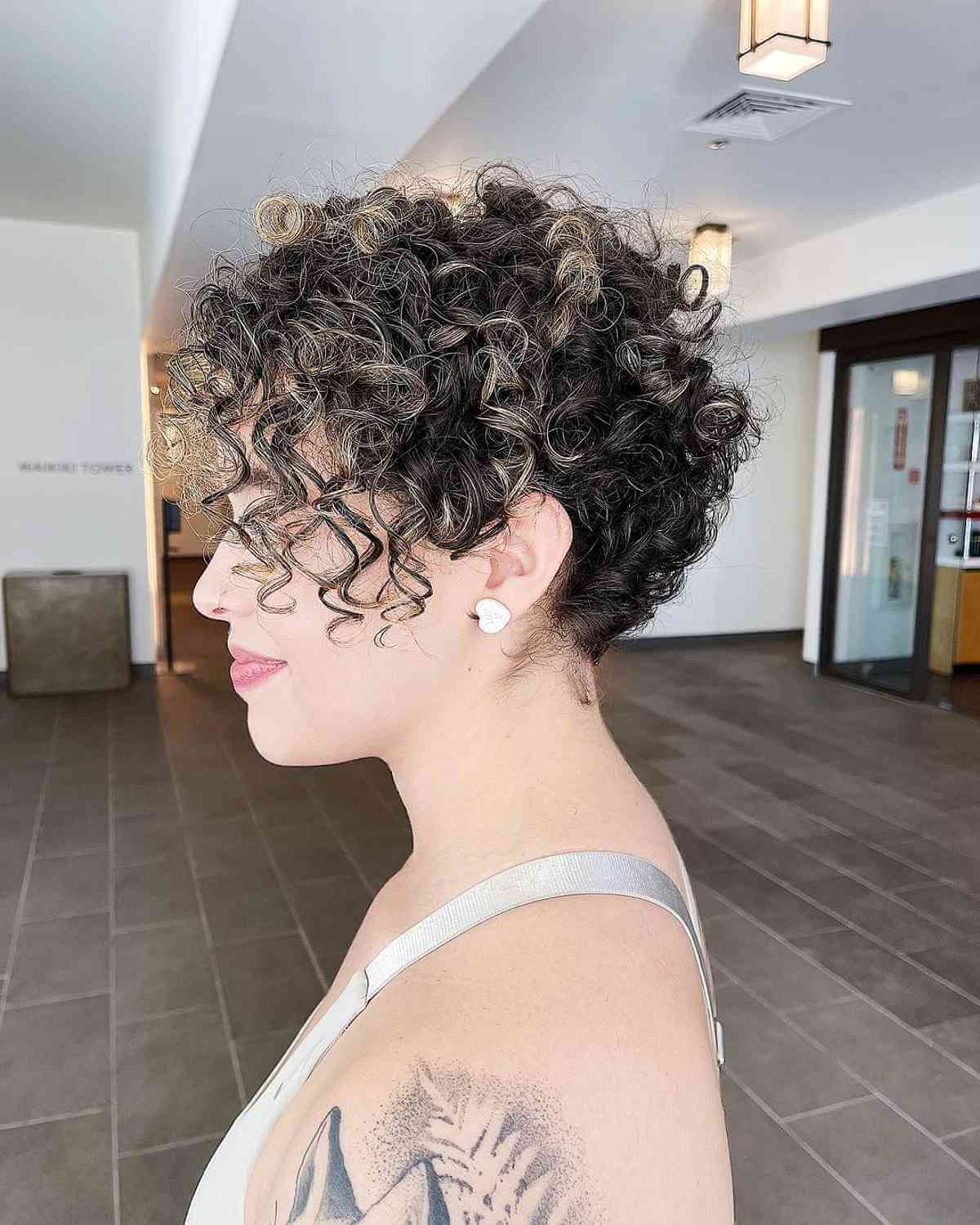 36 Cutest Ways to Get a Pixie Cut with Highlights for a Dimensional Crop