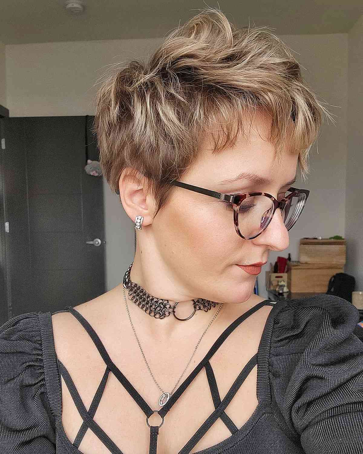 36 Cutest Ways to Get a Pixie Cut with Highlights for a Dimensional Crop