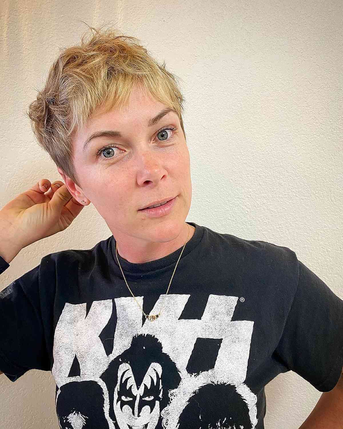 36 Cutest Ways to Get a Pixie Cut with Highlights for a Dimensional Crop