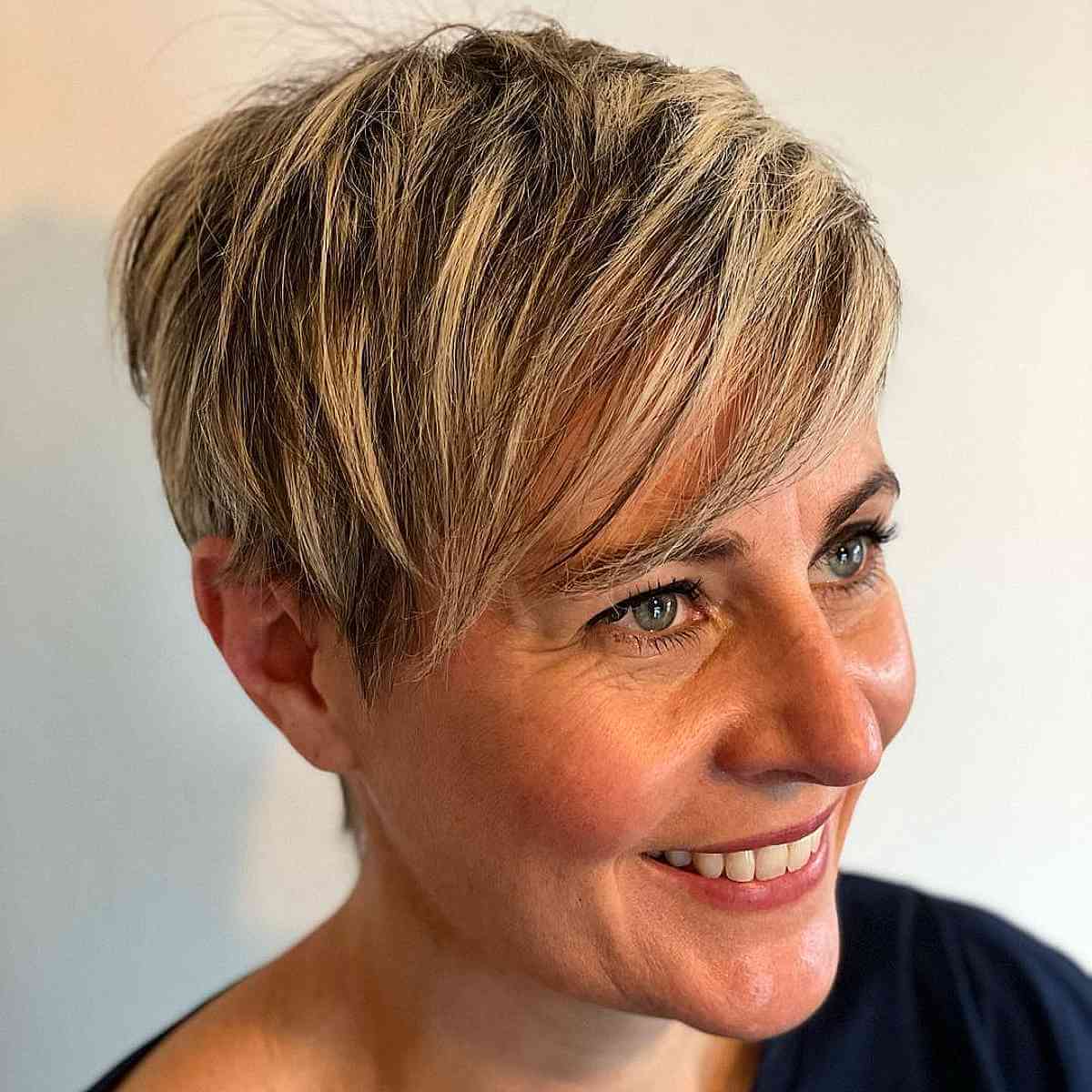 36 Cutest Ways to Get a Pixie Cut with Highlights for a Dimensional Crop
