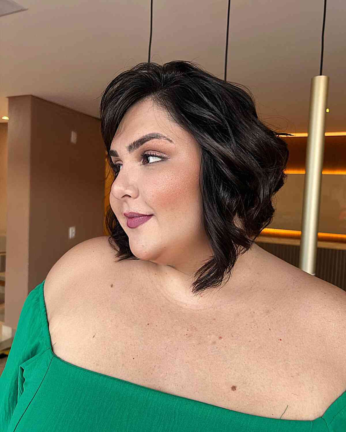 21 Flattering Short Haircut Ideas for Full Faces to Look Thinner
