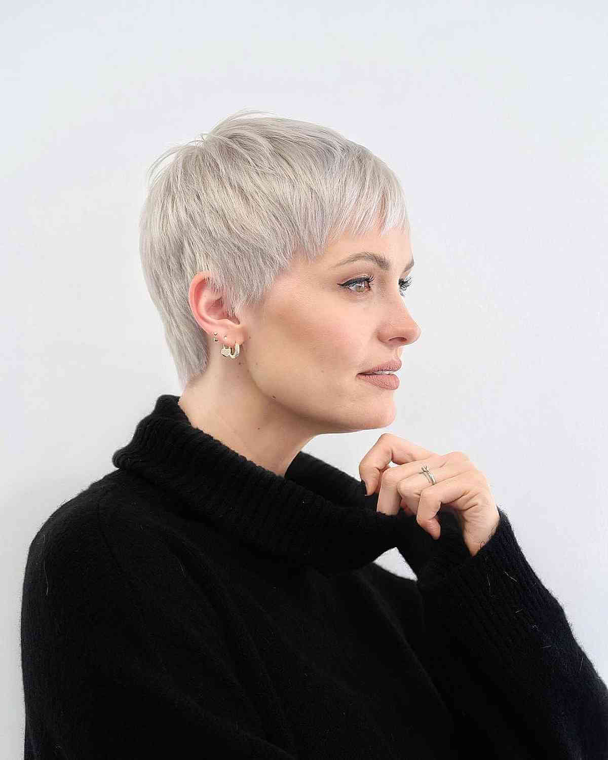 23 Prettiest Platinum Pixie Cuts for Cooler Blonde Crop