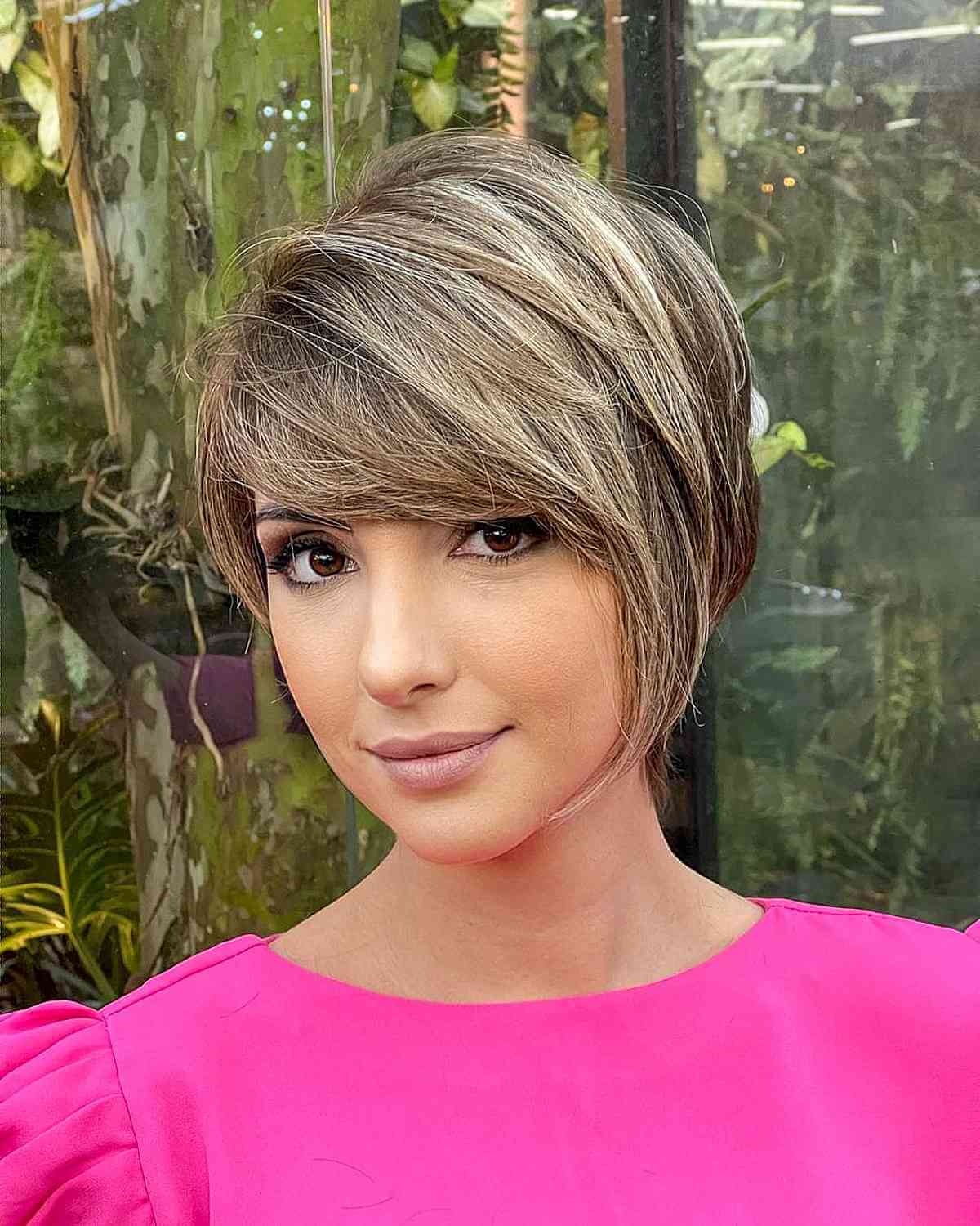 28 Best Short Hair with Side Bangs Women Are Getting Right Now