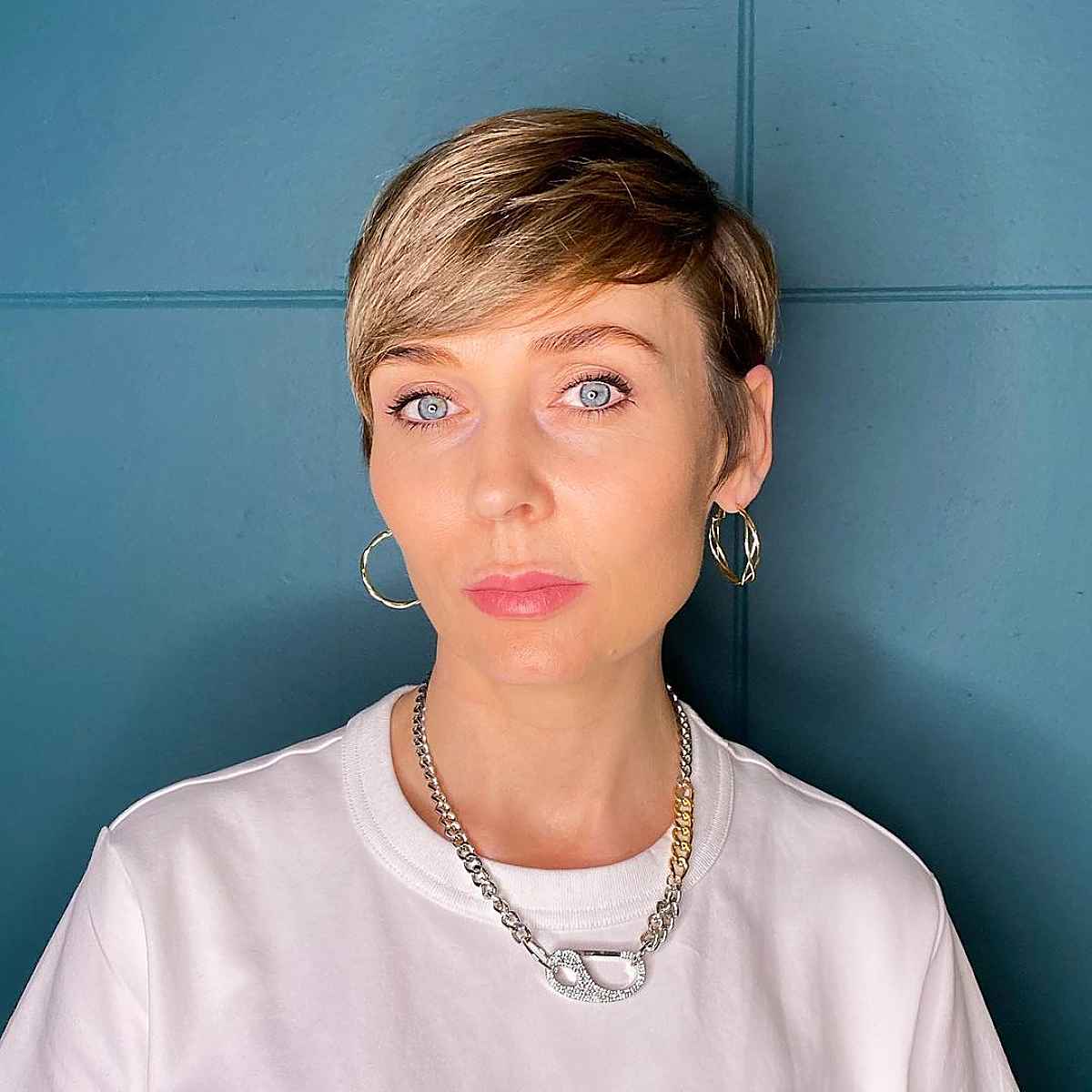 28 Best Short Hair with Side Bangs Women Are Getting Right Now