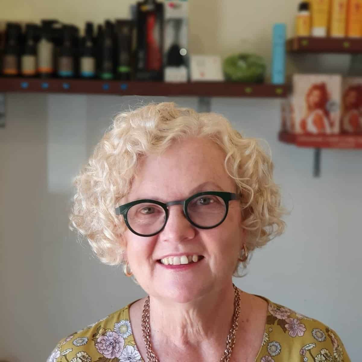 30 Trendy Short Haircuts for Older Women with Fine Hair to Boost Volume