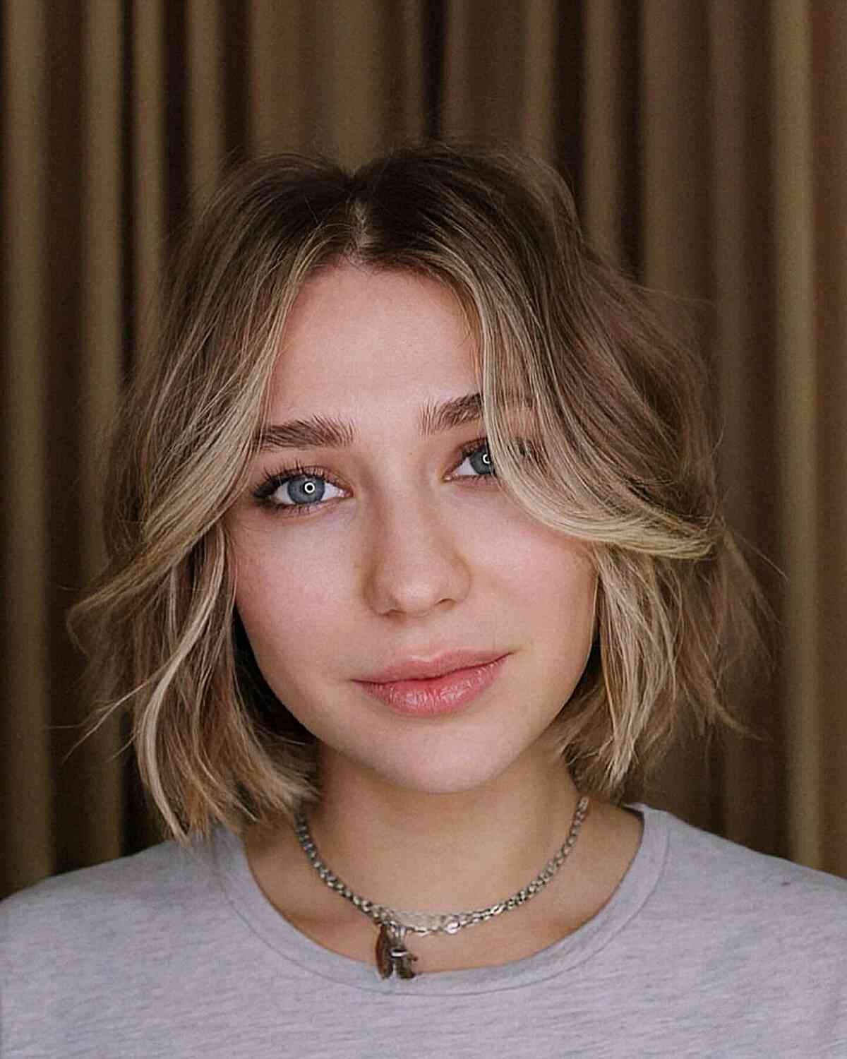 23 Flattering Short Haircuts for Oval Faces in 2025