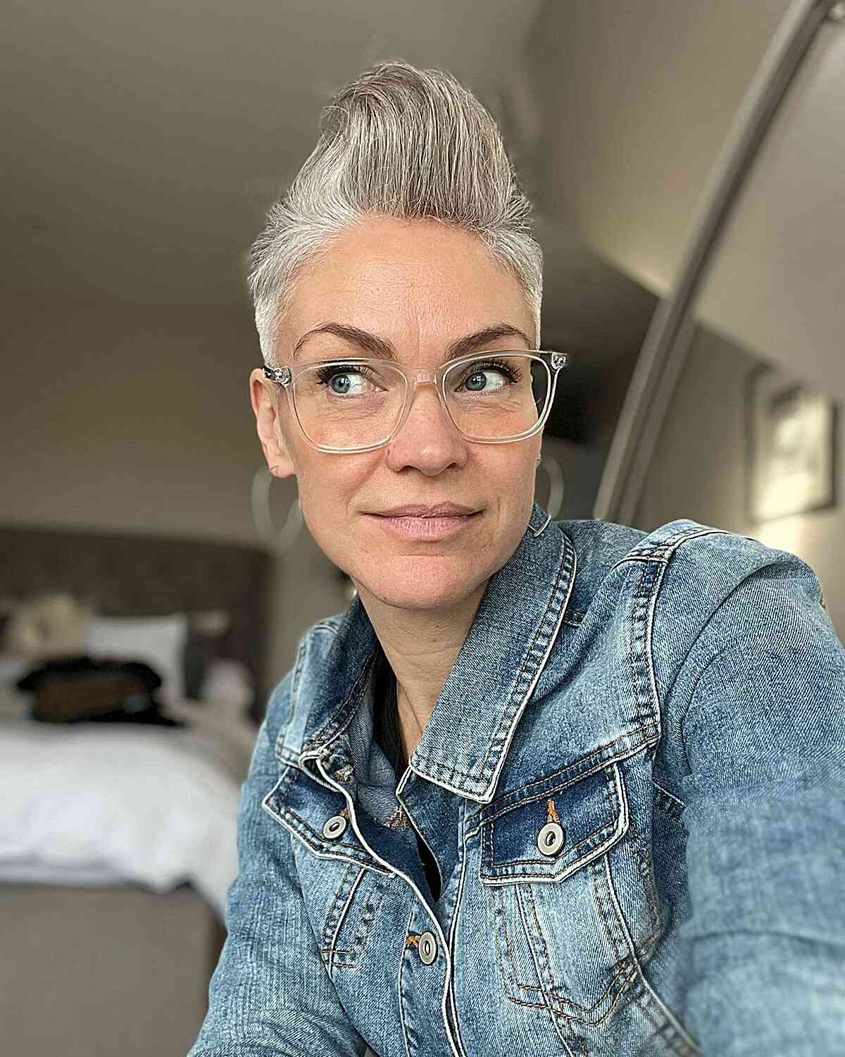 23 Flattering Short Haircuts for Oval Faces in 2025