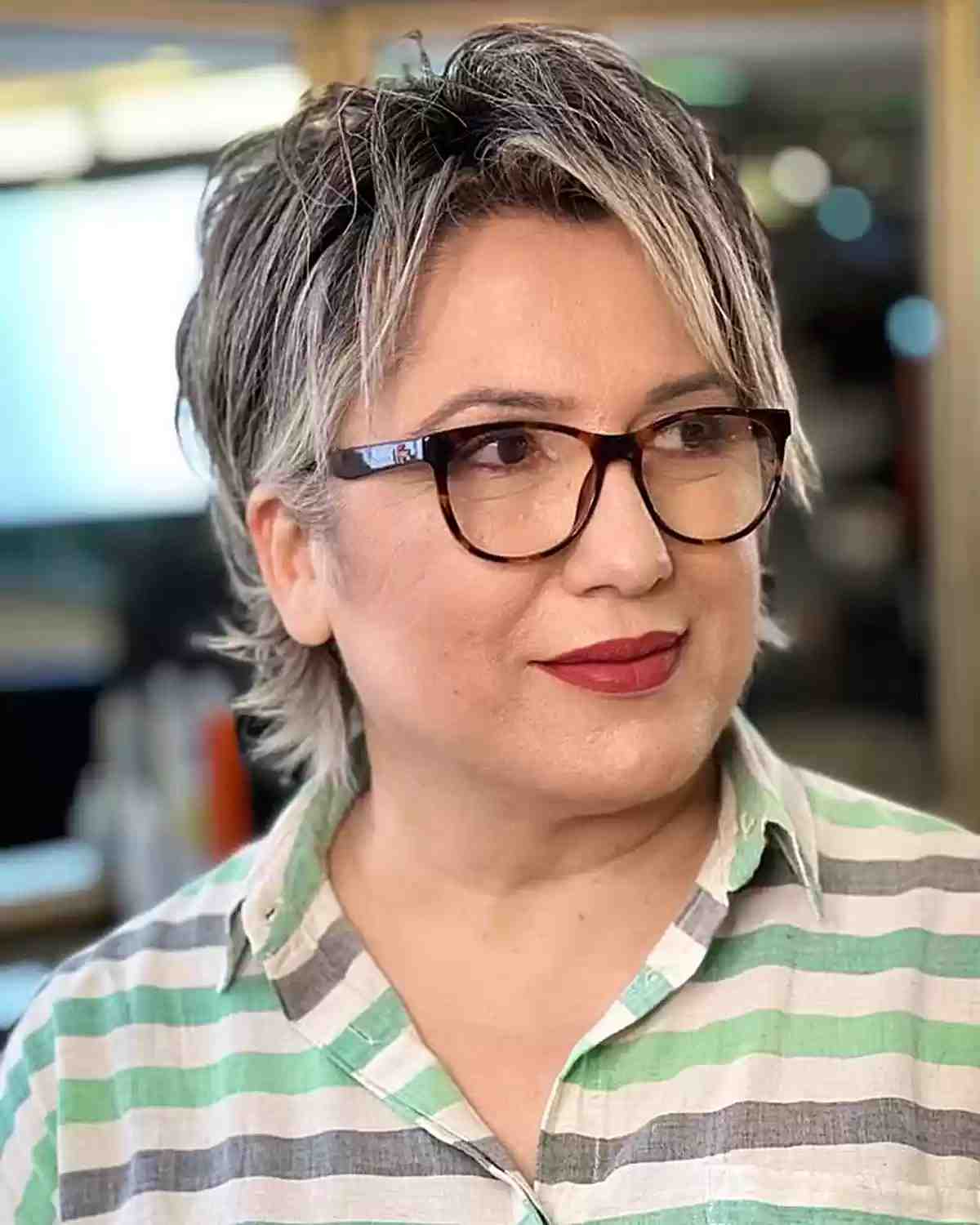 31 Best Short Hairstyles for Women Over 50 With Glasses