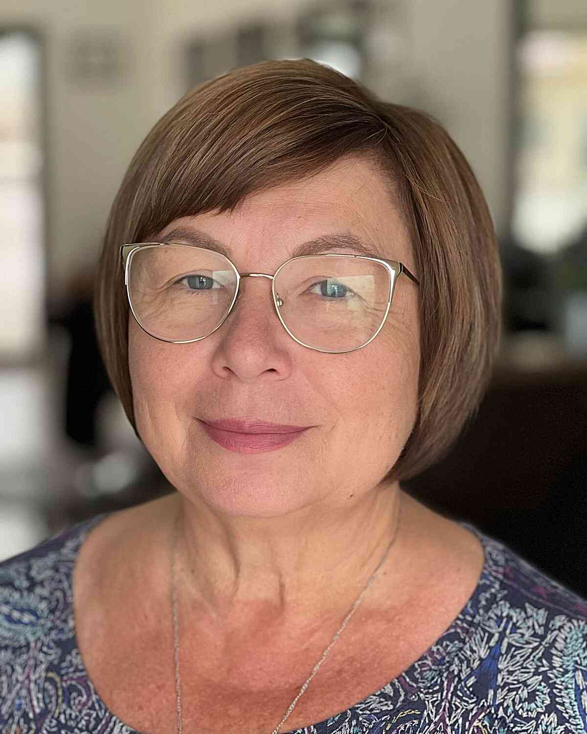 31 Best Short Hairstyles for Women Over 50 With Glasses