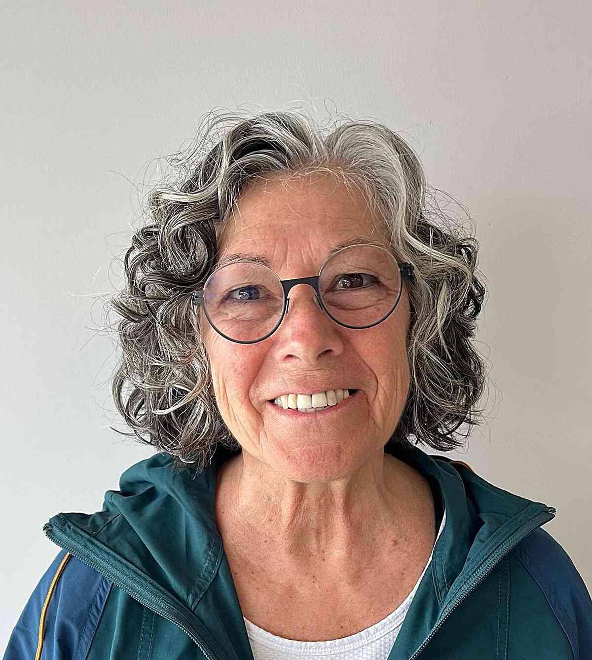 31 Best Short Hairstyles for Women Over 50 With Glasses
