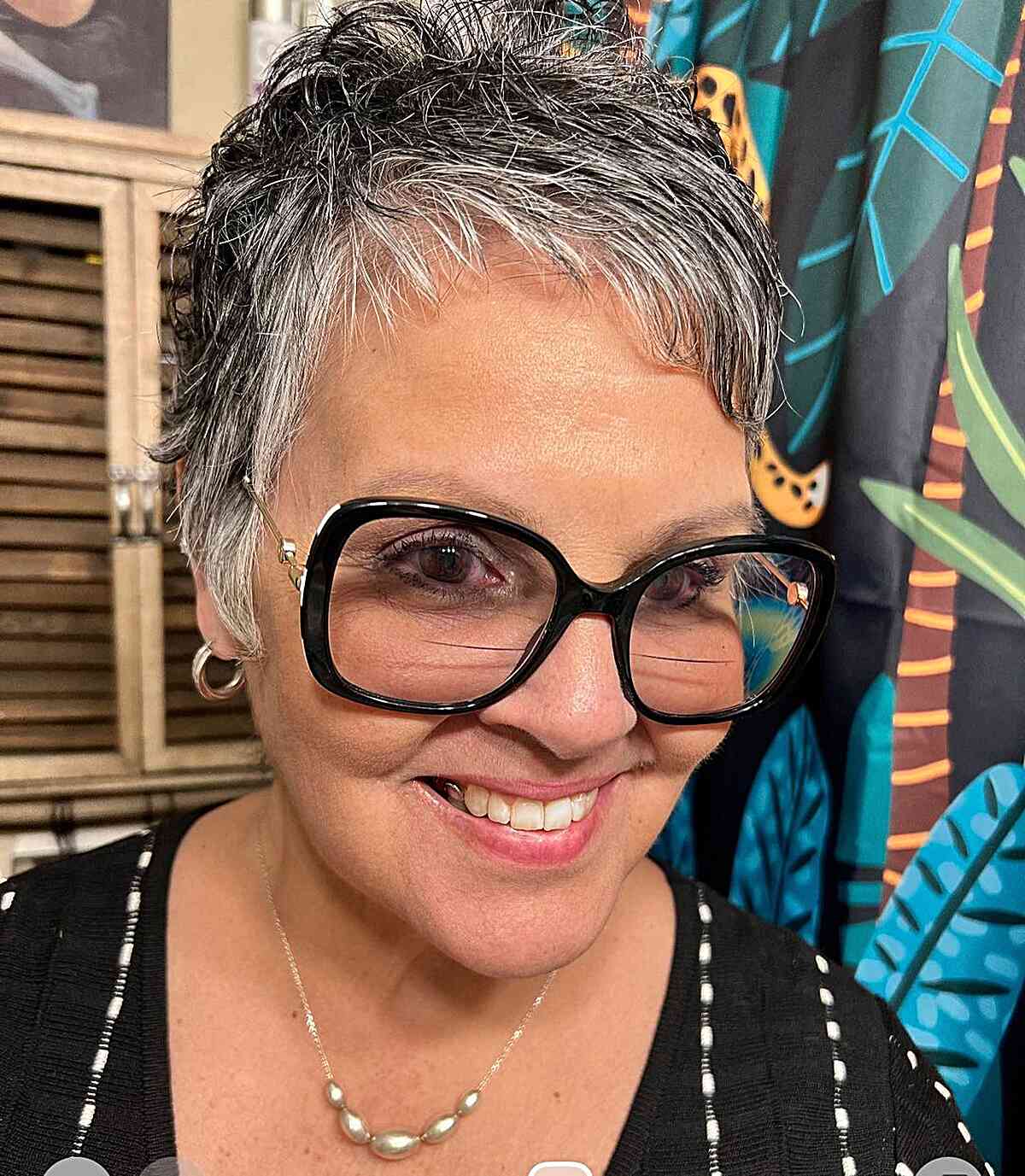 31 Best Short Hairstyles for Women Over 50 With Glasses