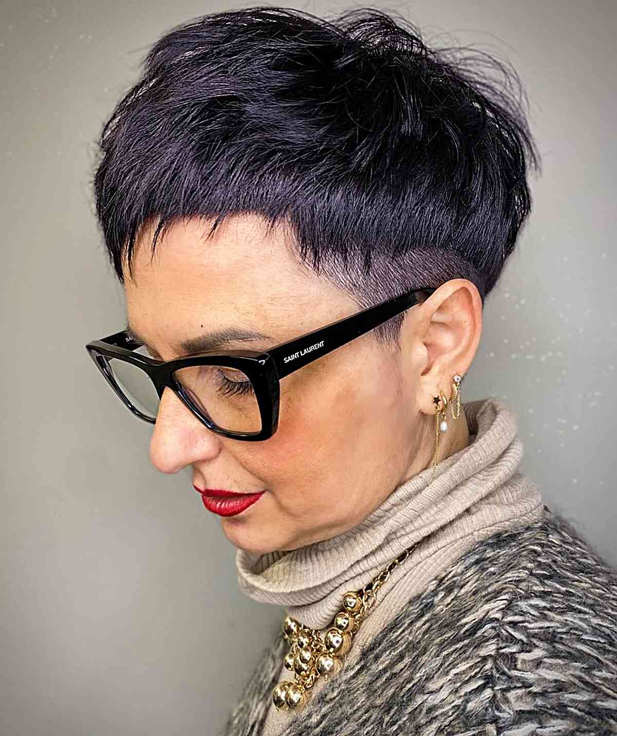 31 Best Short Hairstyles for Women Over 50 With Glasses