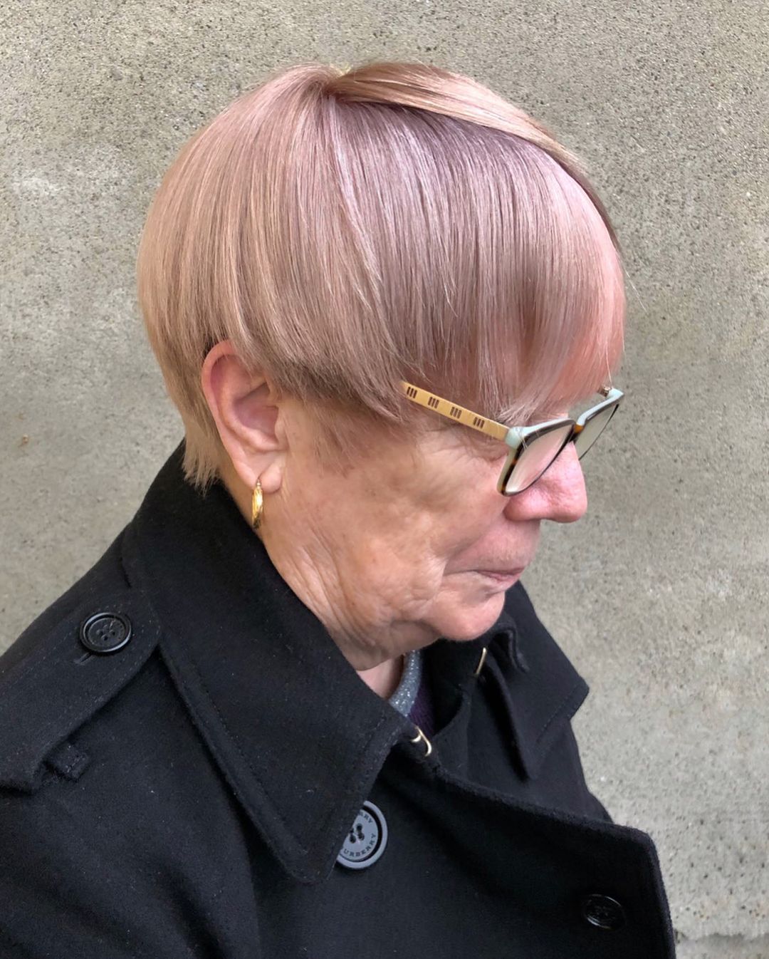 31 Best Short Hairstyles for Women Over 50 With Glasses