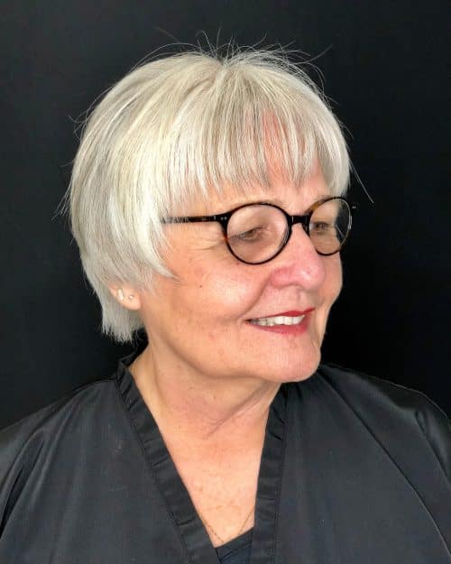 31 Best Short Hairstyles for Women Over 50 With Glasses