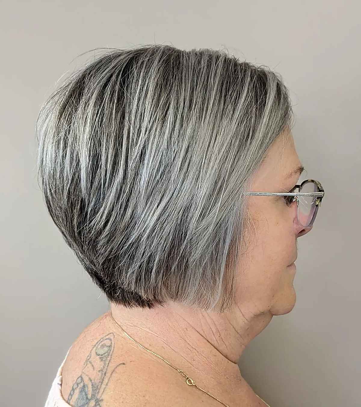 28 Stylish Wedge Haircuts for Women Over 60