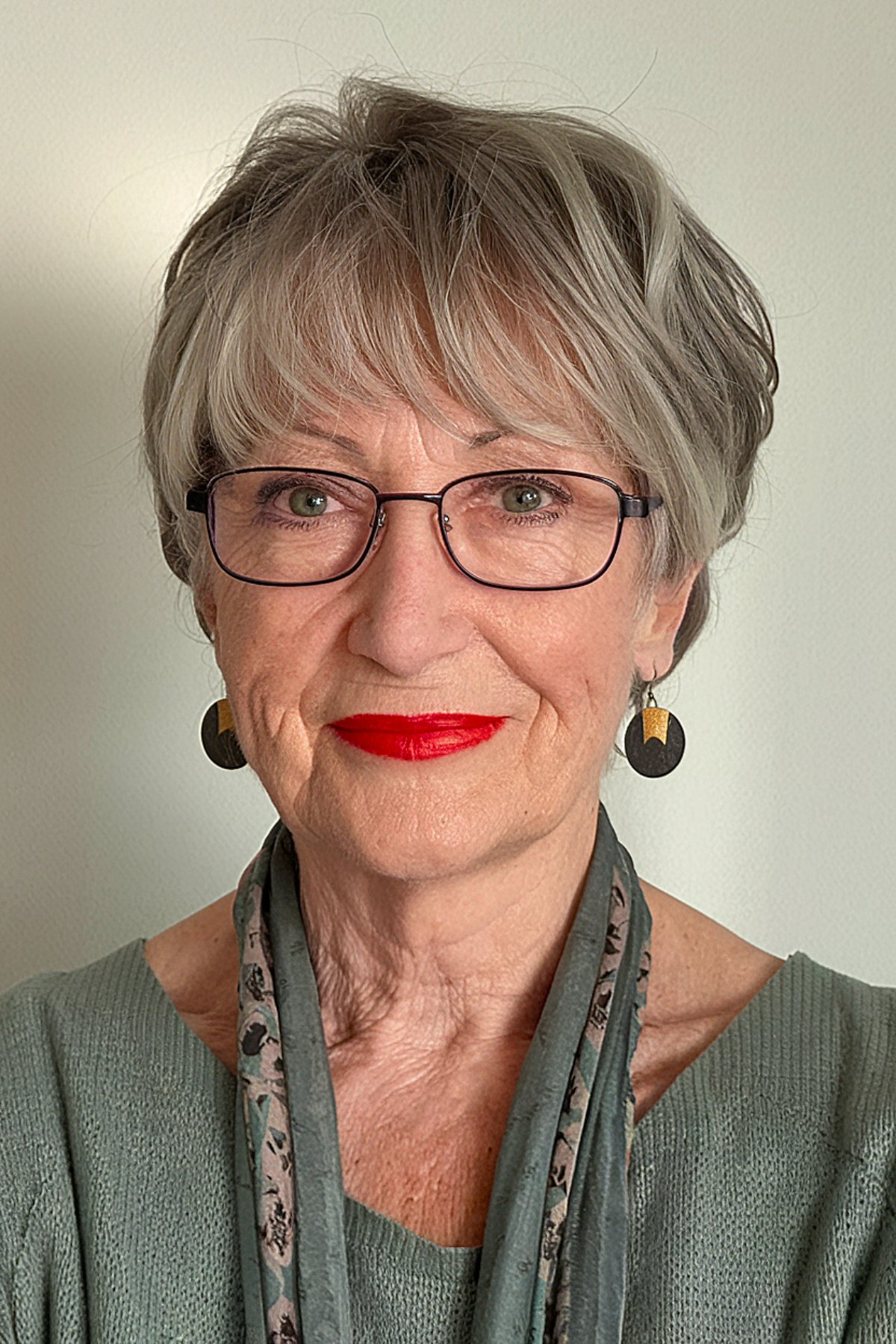 24 Best Pixie Haircuts for Older Women (2025 Trends)