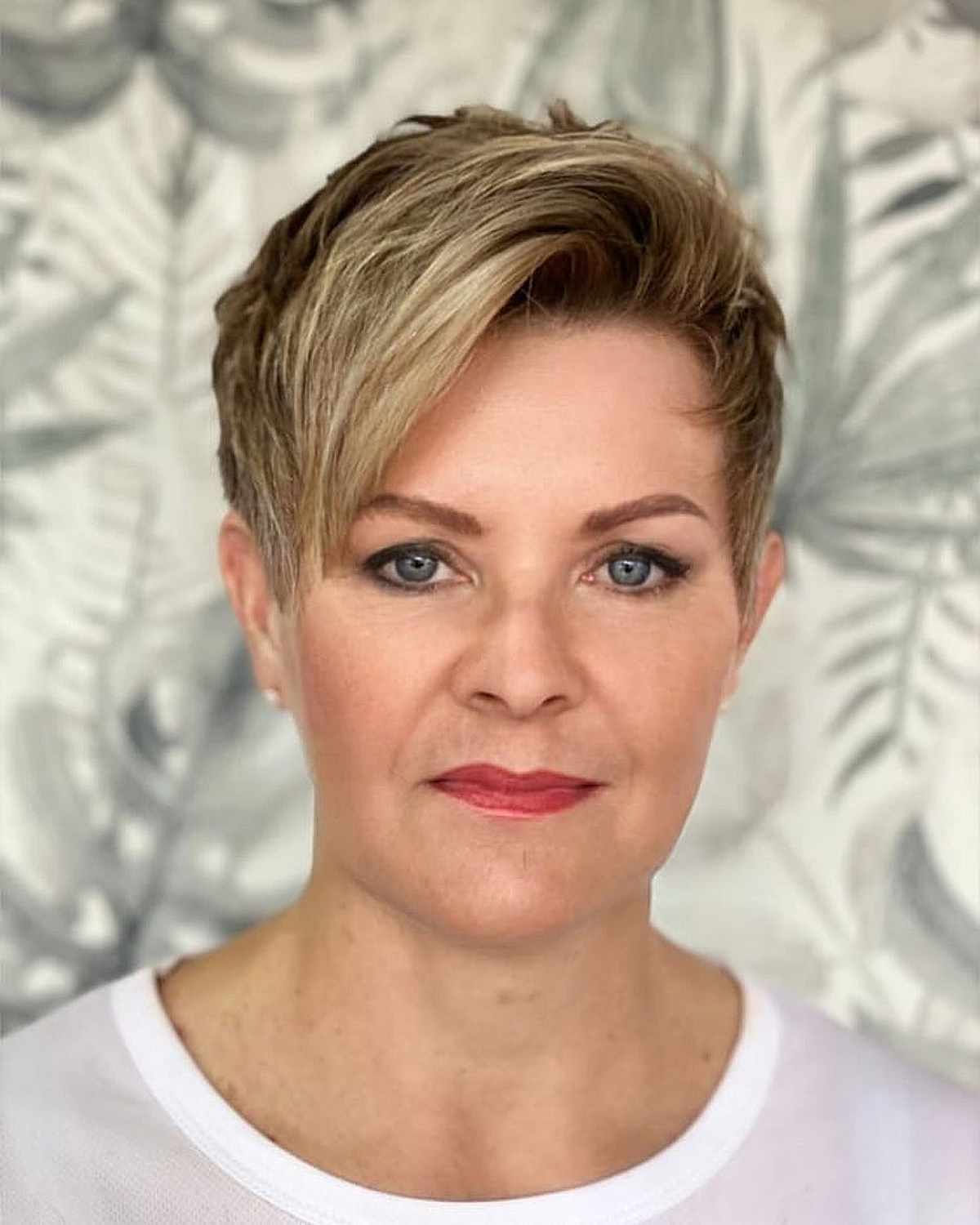 24 Best Pixie Haircuts for Older Women (2025 Trends)