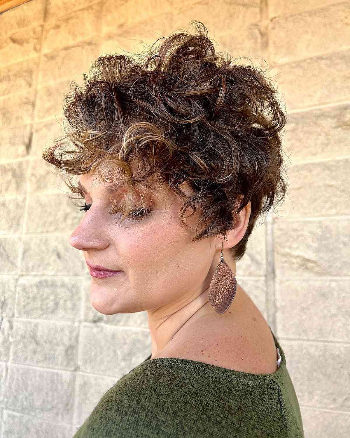 24 Best Pixie Haircuts for Older Women (2025 Trends)