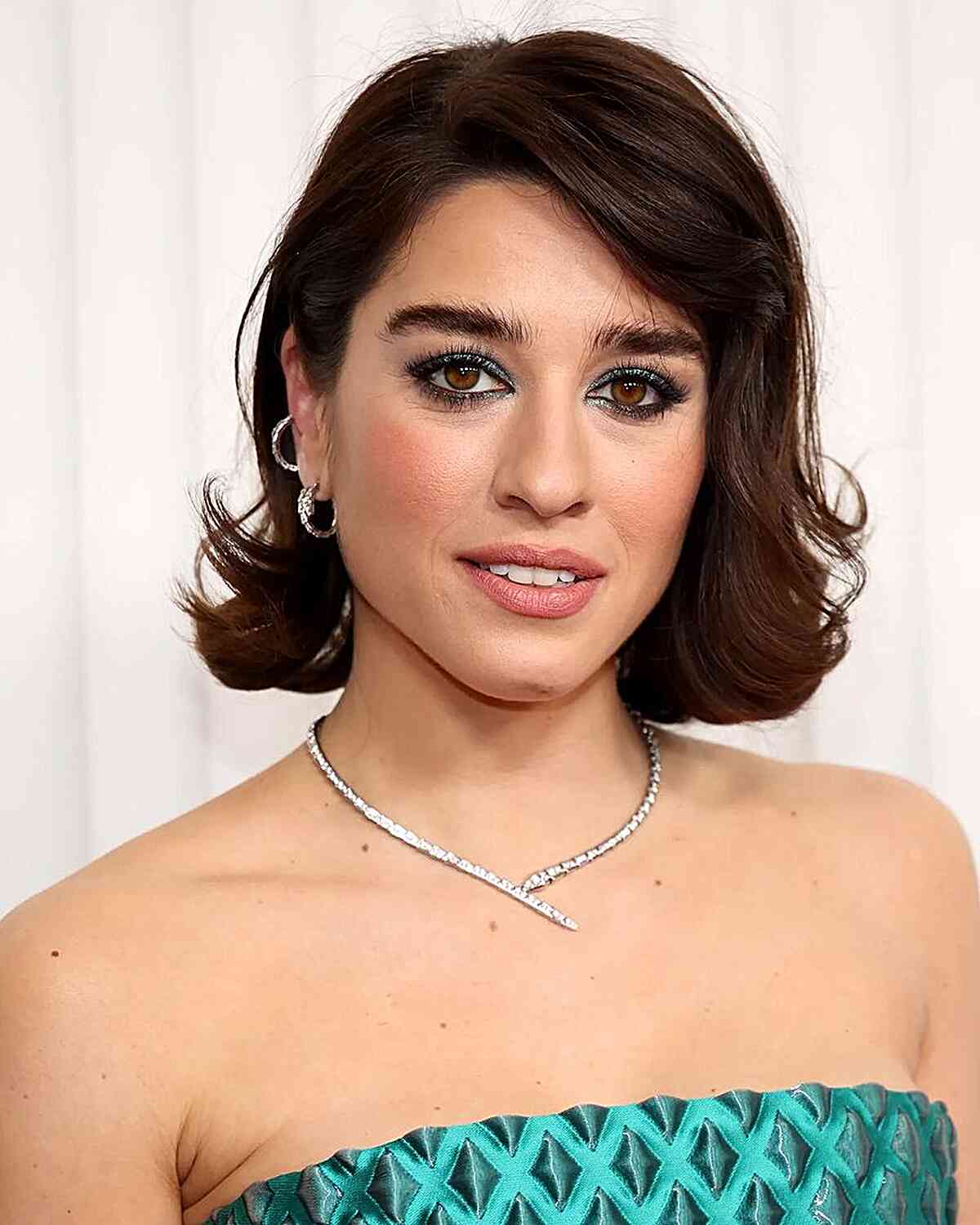 45 Cutest Above-The-Shoulder Haircuts for A Perfect In-Between Length