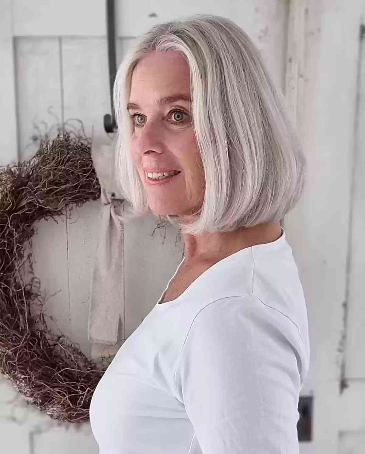 45 Cutest Above-The-Shoulder Haircuts for A Perfect In-Between Length