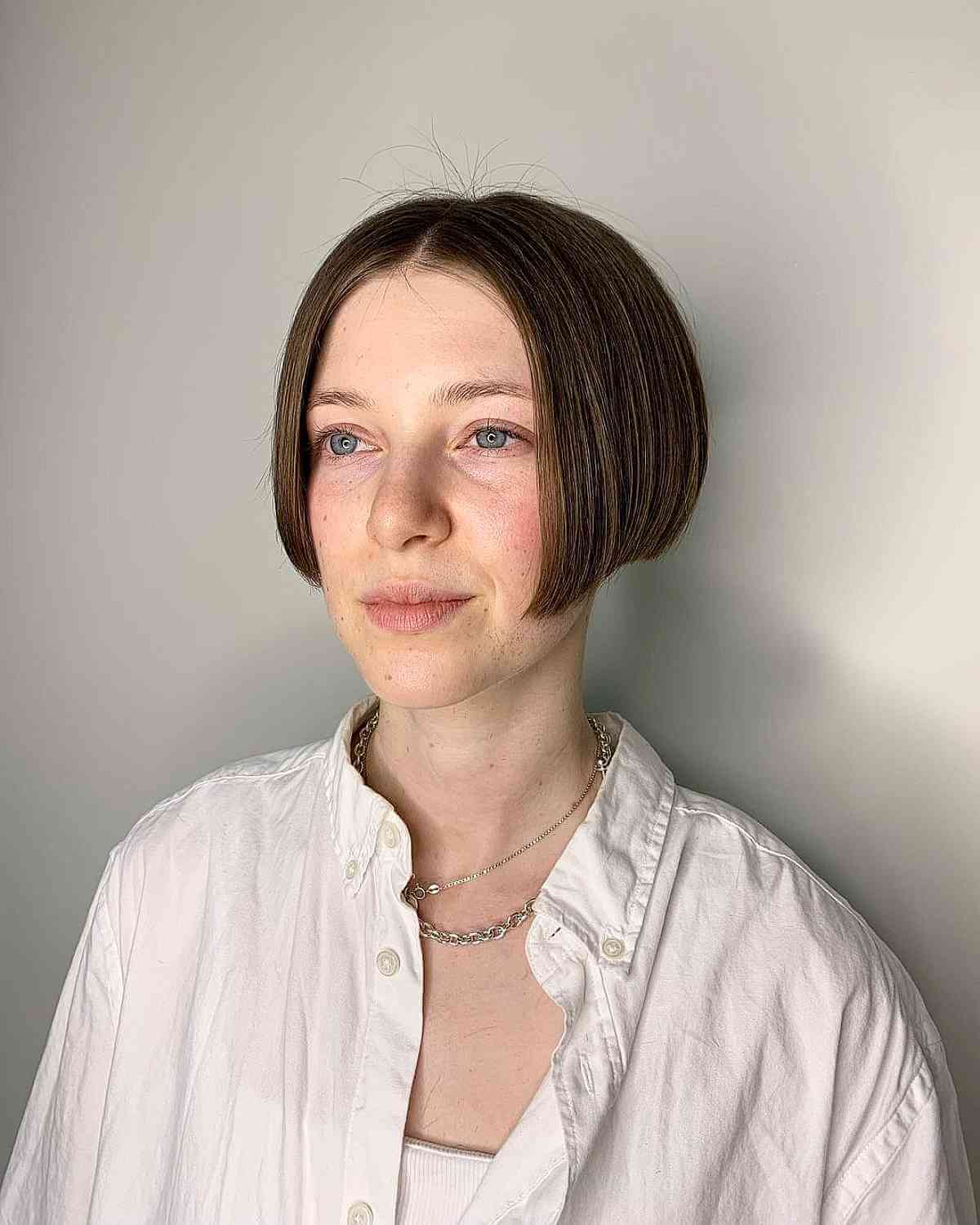 45 Cutest Above-The-Shoulder Haircuts for A Perfect In-Between Length
