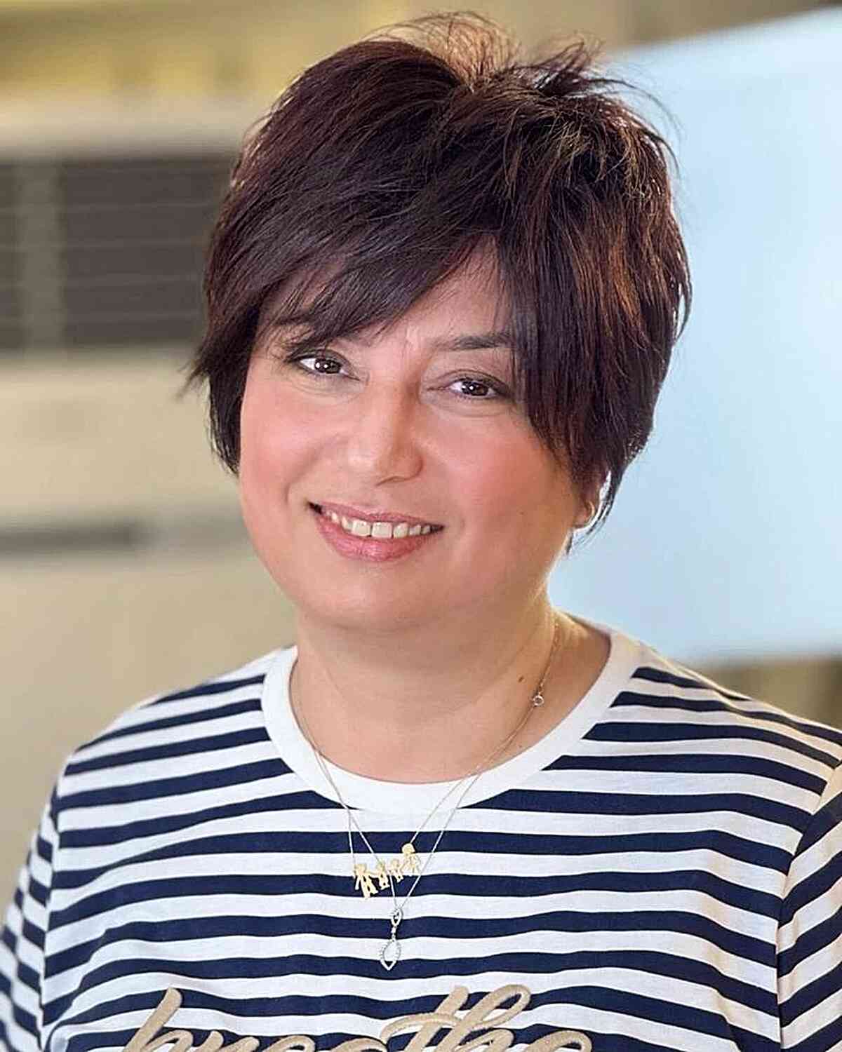 64 Sexiest Short Hairstyles for Women Over 40 in 2025