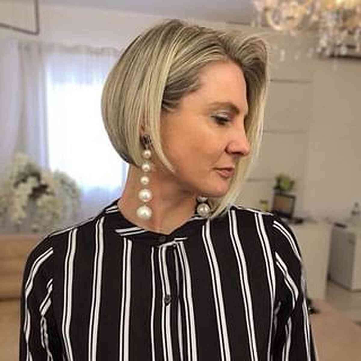 64 Sexiest Short Hairstyles for Women Over 40 in 2025
