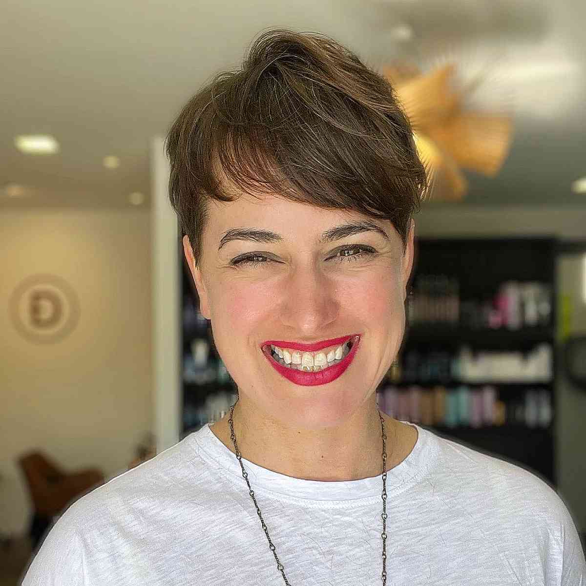 64 Sexiest Short Hairstyles for Women Over 40 in 2025