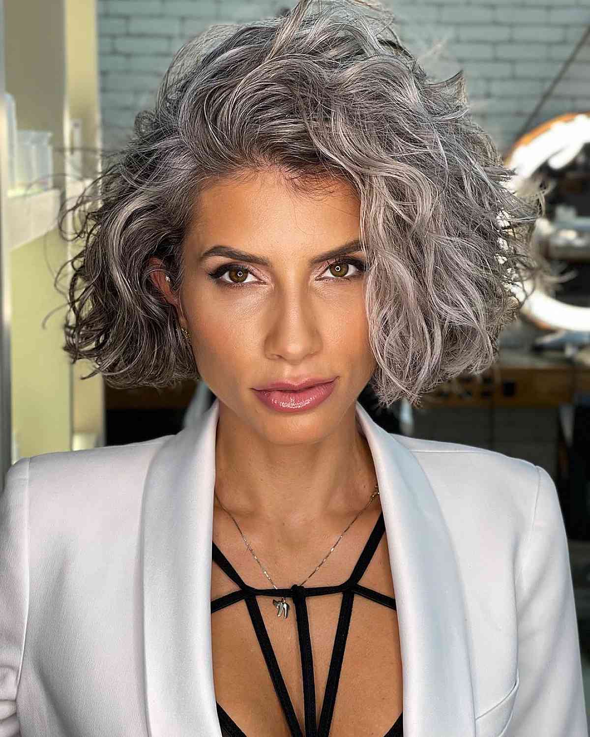 64 Sexiest Short Hairstyles for Women Over 40 in 2025