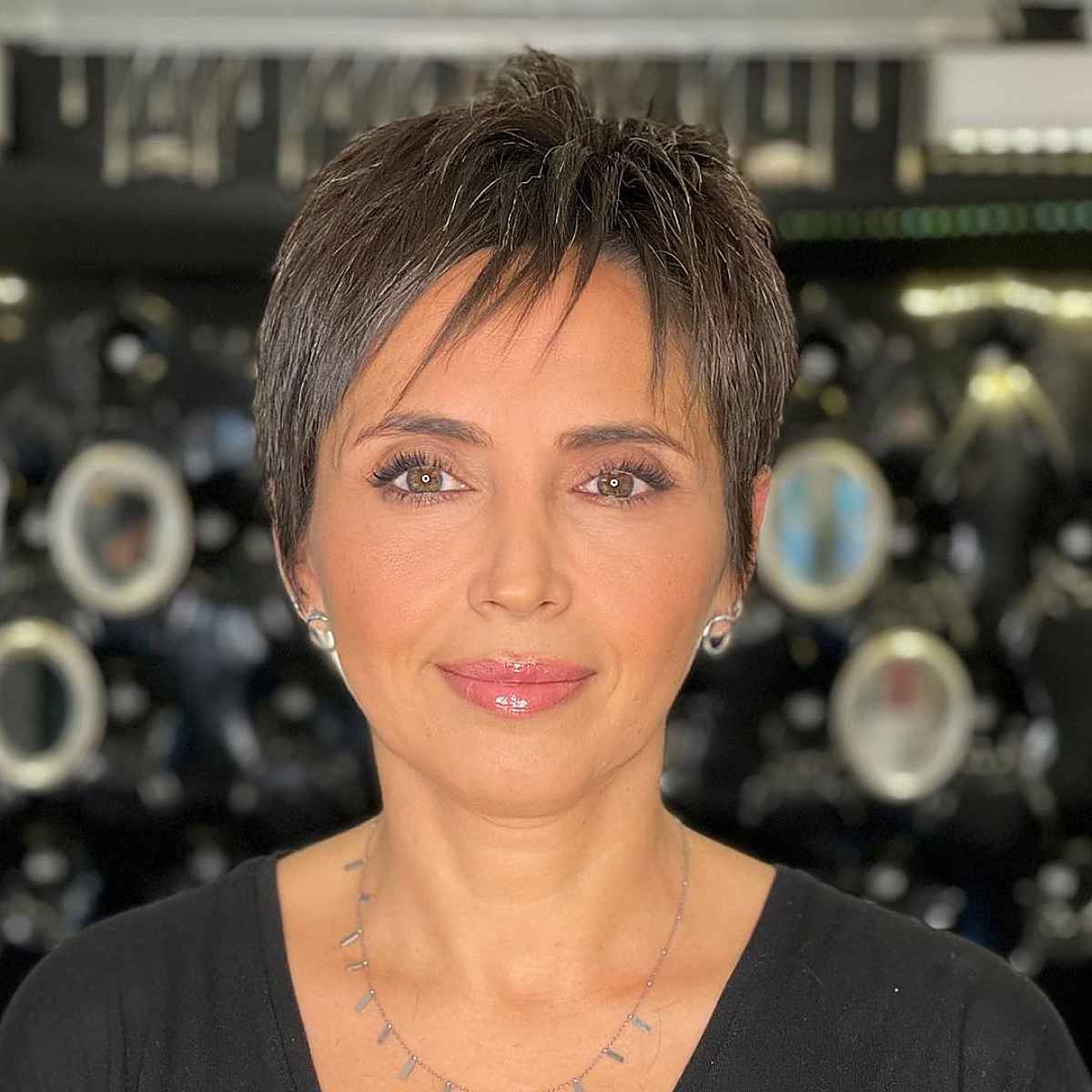64 Sexiest Short Hairstyles for Women Over 40 in 2025
