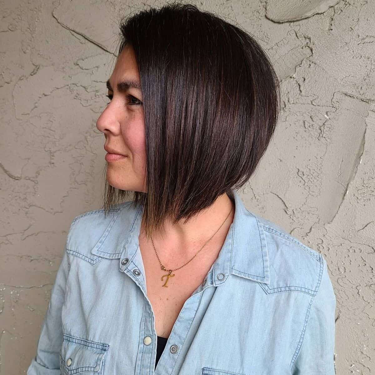 64 Sexiest Short Hairstyles for Women Over 40 in 2025