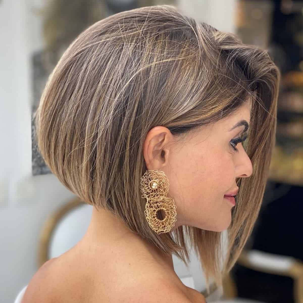 64 Sexiest Short Hairstyles for Women Over 40 in 2025