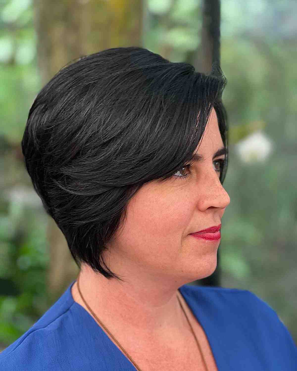 64 Sexiest Short Hairstyles for Women Over 40 in 2025
