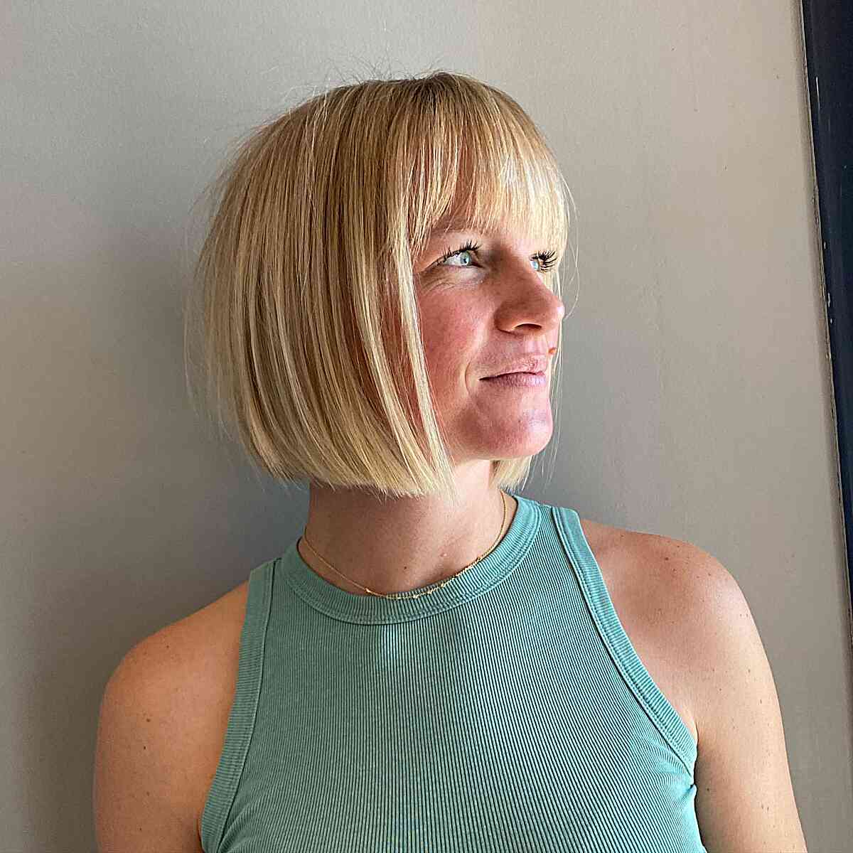 64 Sexiest Short Hairstyles for Women Over 40 in 2025